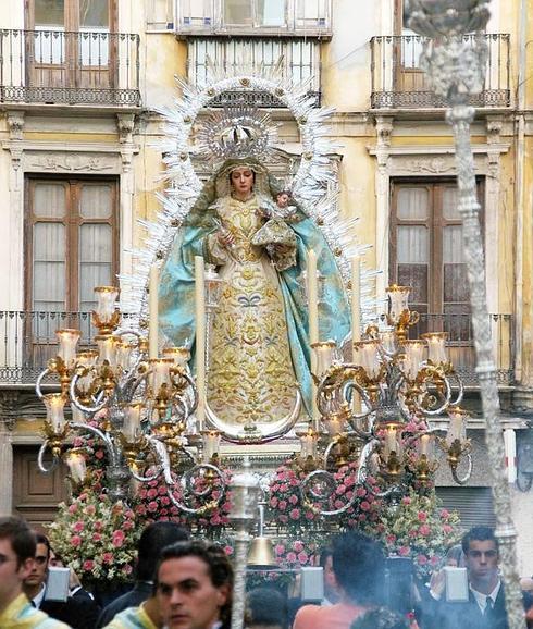 Salida de la Virgen en 2005. 