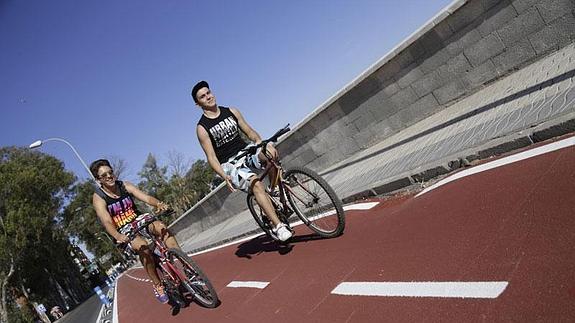 Carril bici, a la altura de los Baños del Carmen