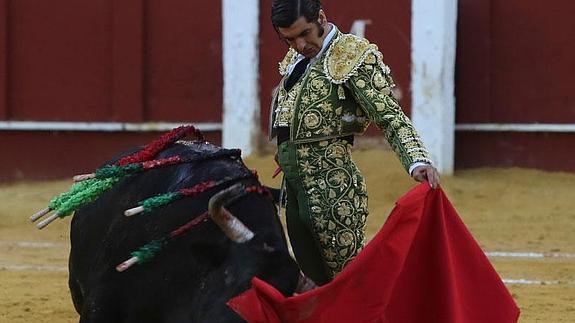 Así de desmayado y erguido toreó Morante. 