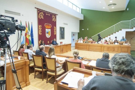 La corporación municipal, ayer durante un momento del pleno ordinario del Ayuntamiento. 