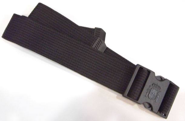 Cinturón de uniforme de policía, como el que salvó al agente. 