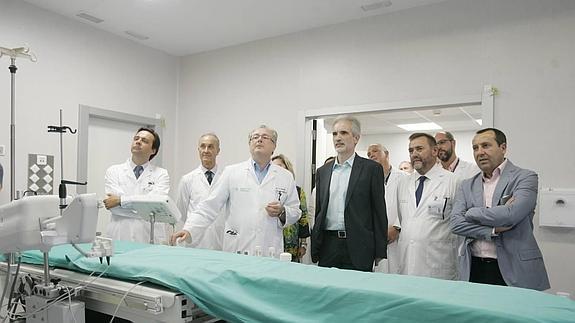 El consejero de Salud sigue sin dar fecha para los tres nuevos hospitales de la provincia