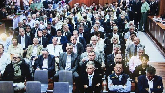 Juicio por el 'caso Malaya' con 95 personas sentadas en el banquillo de los acusados 