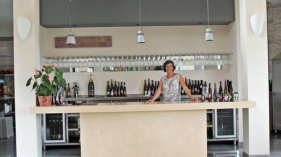 Clara en la cocina del nuevo edificio