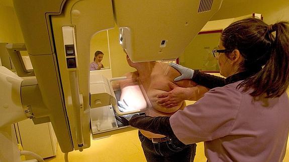 Las mamografías permiten detectar de forma precoz el cáncer de mama.