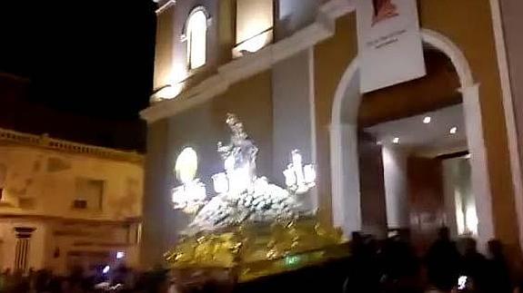 La talla de una Virgen se cae al suelo antes de llegar a su templo