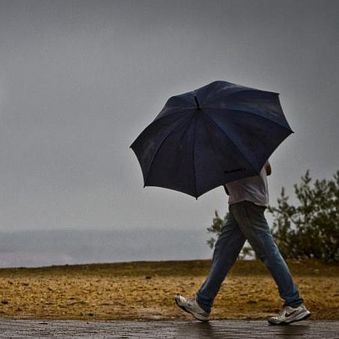 Bajan las temperaturas y continúan las lluvias este lunes en Málaga