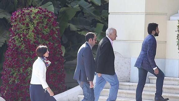 Representantes del fondo de inversión catarí, durante su visita al Ayuntamiento en mayo. 