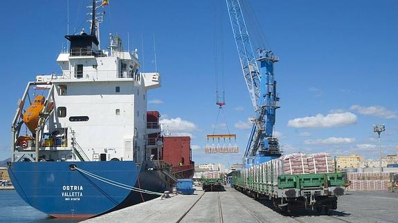 El repunte constructor y la exportación sacan a la industria cementera del coma