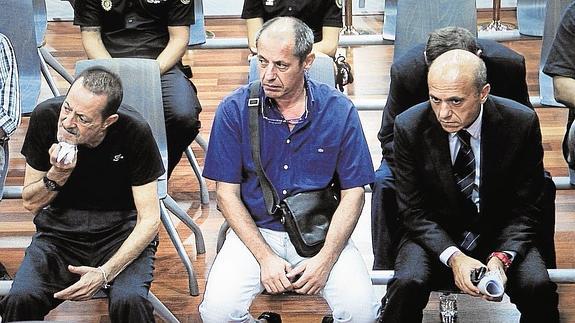 Julián Muñoz (izquierda) y José María del Nido (izquierda), en el arranque del juicio el pasado 2 de septiembre. 