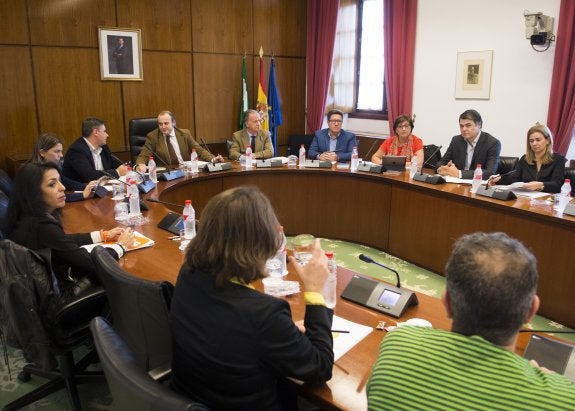 El Parlamento analizará cómo controlan los cursos de formación otras autonomías