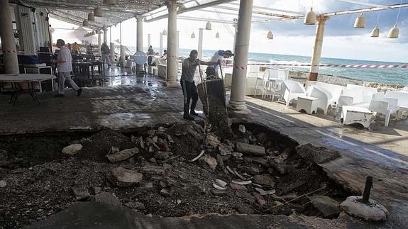 Daños en lo Baños del Carmen tras el temporal. 
