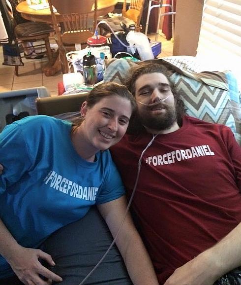 Daniel Fleetwood junto a su mujer, Ashley.