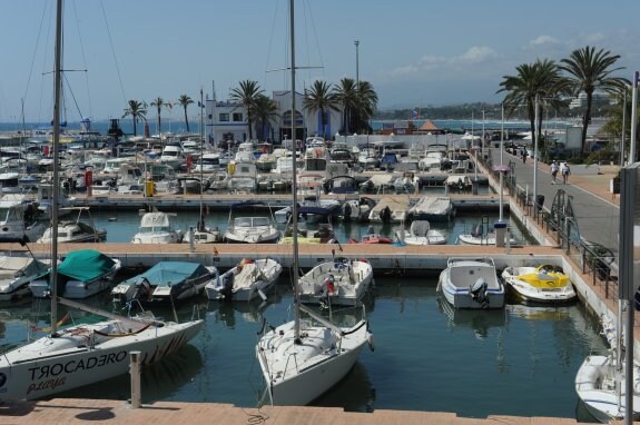 Vista general del Puerto Deportivo Virgen del Carmen, situado en pleno centro de Marbella. 