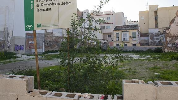 Vacío de la calle Gigantes, situado a espaldas de Carretería, y que está pendiente del acuerdo entre las administraciones.