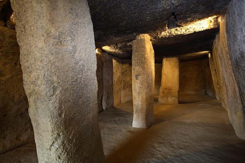 Vista interior del recinto arqueológico de Antequera. 