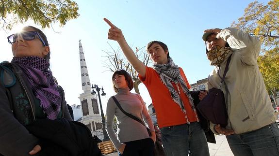 Turistas en la plaza de la Merced. 