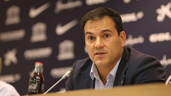 Vicente Casado, en una comparecencia en la sala de prensa de La Rosaleda.