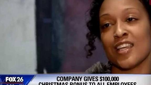 Una empleada describe su alegría por el obsequio.