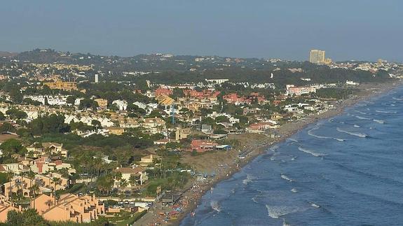 Playa del Alicate, con el suelo adquirido por el grupo inversor al fondo