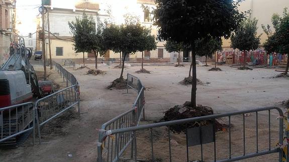 Vista de las obras en la plaza Rosa Chacel y la calle Huerto de Monjas.