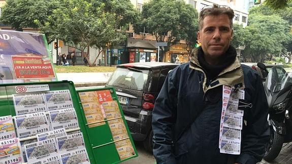 Fernando Hurtado, en su lugar de trabajo en calle Hilera. 