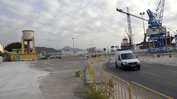 El espacio libre del Muelle de Heredia está en el centro del debate urbanístico.