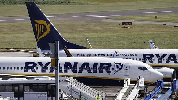 Aviones de la compañía en un aeropuerto.