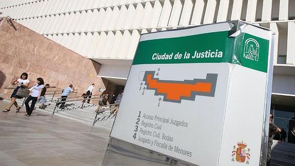 Entrada a la Ciudad de la Justicia de Málaga.