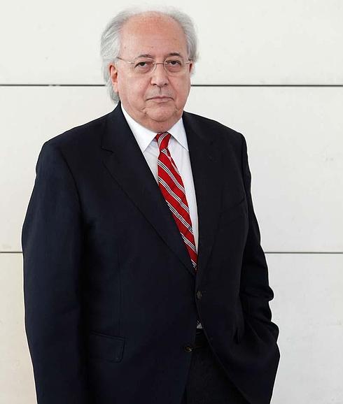 Óscar Fernández es un neurólogo con una brillante trayectoria.