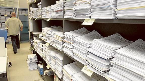 Los problemas técnicos de Lexnet están obligando a seguir utilizado el papel.