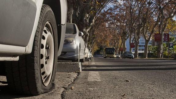 Coche pinchado en el Paseo de los Curas