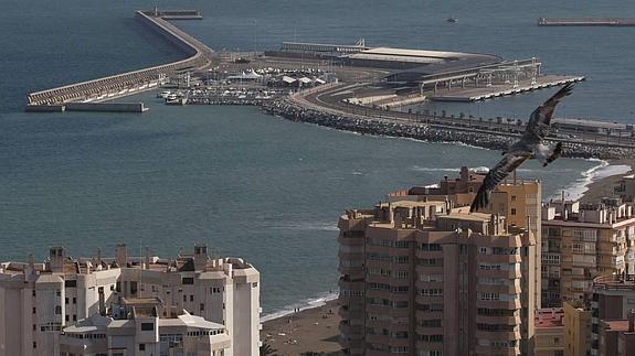 Parcela en el Dique de Levante donde se levantará el hotel de lujo. 