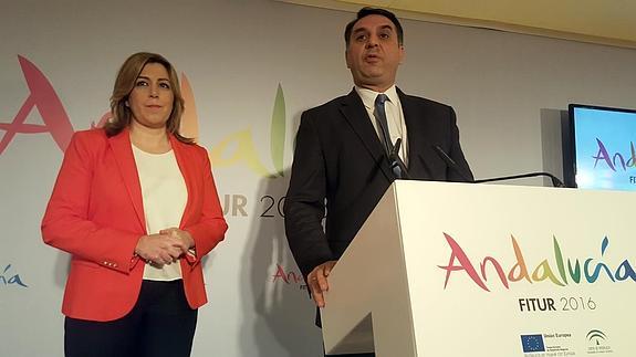 Susana Díaz, junto al consejero de Turismo, Francisco Javier Fernández Hernández. 