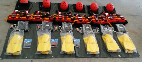 Imagen de los equipos enviados a la isla de Lesbos. :: sur