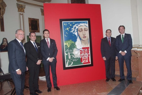 Naranjo, Muñoz, González de Lara y Atencia, junto al cartel. :: e. nieto