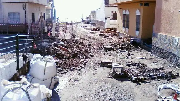 Cauce del arroyo de los Pilones el día siguiente de las lluvias del viernes. 