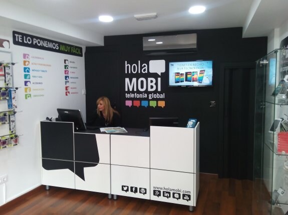 Holamobi se ha convertido en la tercera mayor cadena de tiendas multioperador en España. 