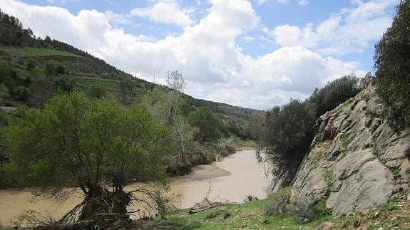El río Guadalhorce pasa junto esta formación rocosa