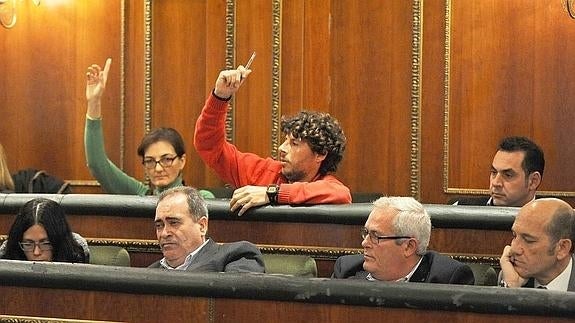 Los dos concejales de Costa del Sol Sí Puede votan en contra en Marbella. 