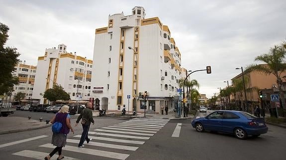 El suceso ocurrió en el número 13 de la calle Zodiaco, donde convivían los implicados. 
