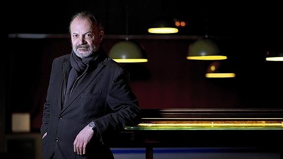 Pedro Zarraluki «No sé vivir de otra manera que escribiendo» Diario Sur