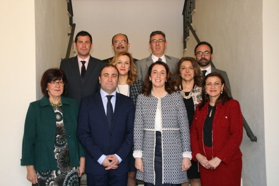Foto de familia del equipo de Antonia Ledesma, junto a María Rosa Morales y Diego Navas. :: i. g.