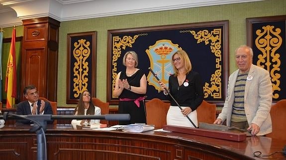 Landolfi, a la derecha, el día de la investidura de Rosa Arrabal como alcaldesa de Nerja. 