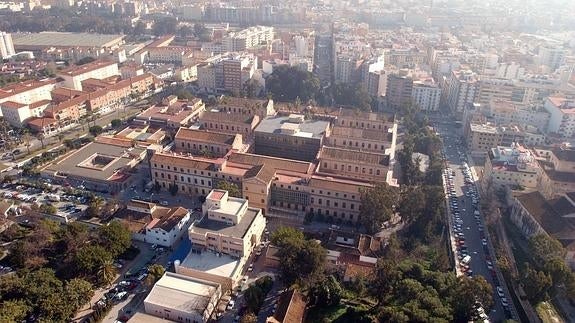 El alcalde vuelve a su idea de cambiar el tranvía por un autobús hasta el Civil