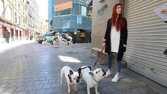 Cano, en la puerta de su tienda en la calle Fajardo