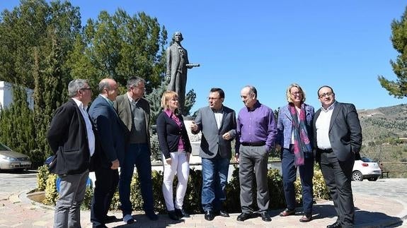 Dirigentes y cargos socialistas, en Macharaviaya.