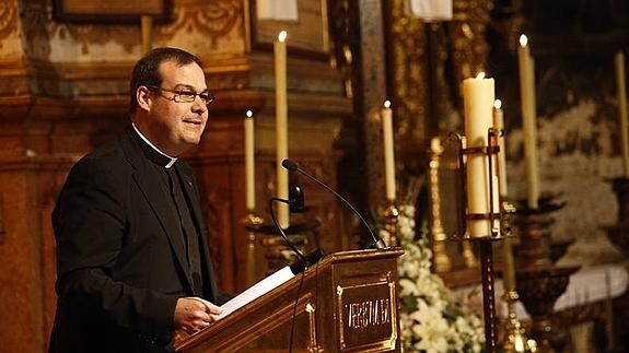 El sacerdote Ortiz Palomo reivindica las raíces cristianas de la Semana Santa en su Pregón en Antequera