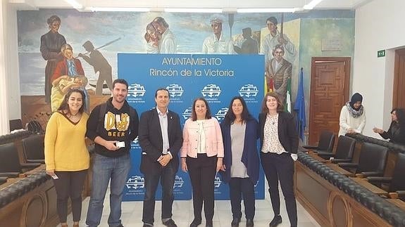 Acto de entrega de las ayudas, este mediodía en el Ayuntamiento. 