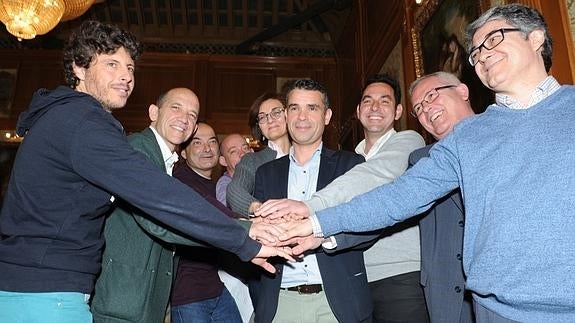 Podemos garantiza la estabilidad del gobierno municipal de Marbella tras la firma del acuerdo de presupuesto